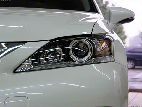 2013�� CT200h ���ʰ�