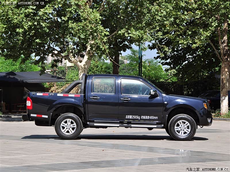 苏州金龙 龙威 2013款 2.4l 汽油标准型 四驱