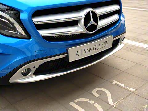 2015�� GLA 200