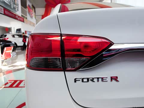 2014�� 1.6L MT GLS