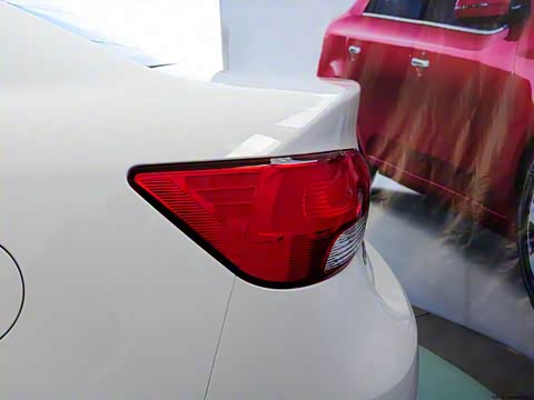 2014�� 1.6L MT GLS