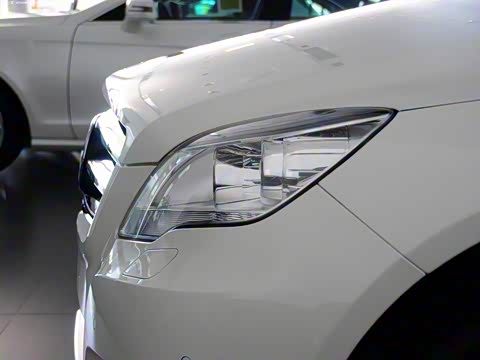 2011�� R 300 L ������