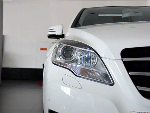 2011�� R 300 L ������