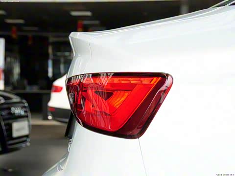 2014�� Limousine 40 TFSI S line ������