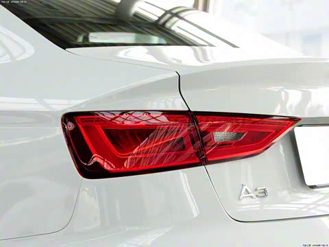 2014�� Limousine 40 TFSI S line ������