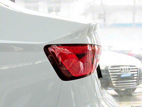 2014�� Limousine 40 TFSI S line ������