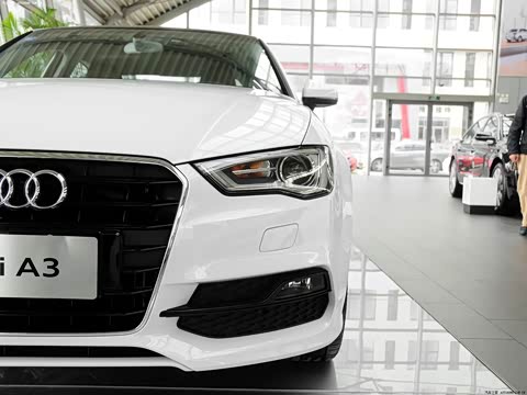 2014�� Limousine 40 TFSI S line ������