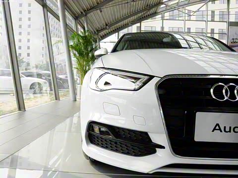 2014�� Limousine 40 TFSI S line ������