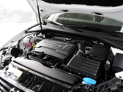 2014�� Limousine 40 TFSI S line ������