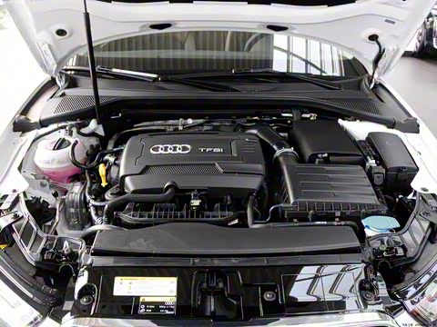 2014�� Limousine 40 TFSI S line ������