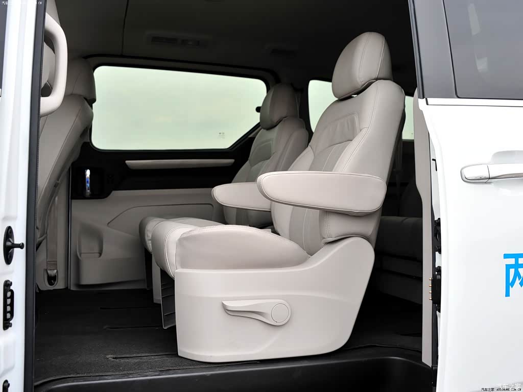 2014款 2.0t 自动豪华行政版