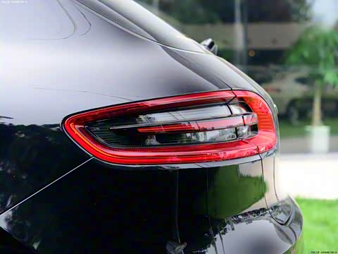 2014�� Macan 2.0T