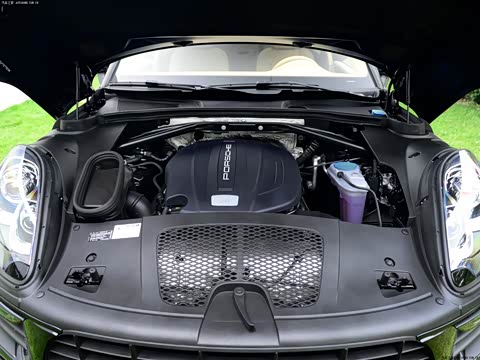 2014�� Macan 2.0T