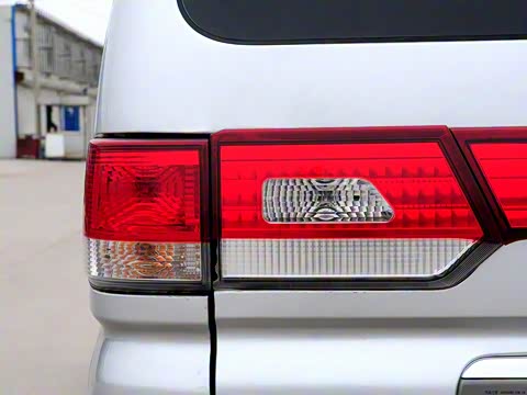 2012�� M5 Q3 2.0L 7�������׼��