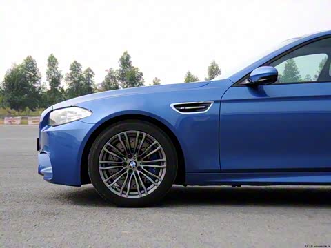 2012�� M5
