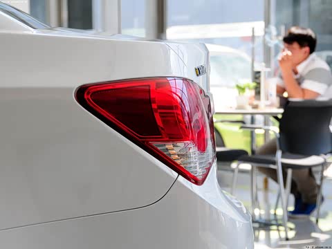 2012�� 1.6L SL MT