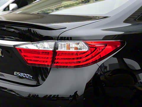 2013�� 300h ��Ӣ��