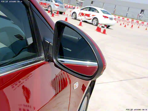 2009�� 1.8L SX AT