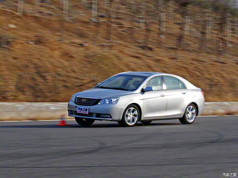 吉利汽车 经典帝豪 2009款 三厢 1.8l 手动旗舰型 阿尔卑斯银 评测