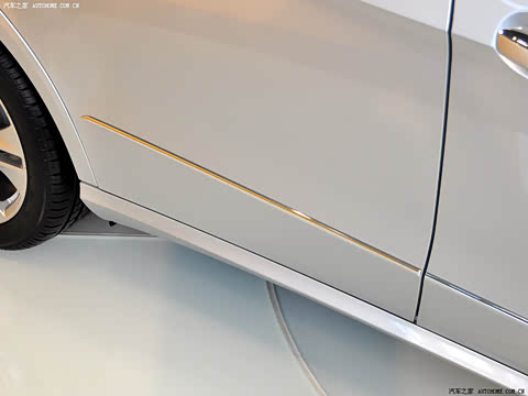 2009�� E 300 ʱ����