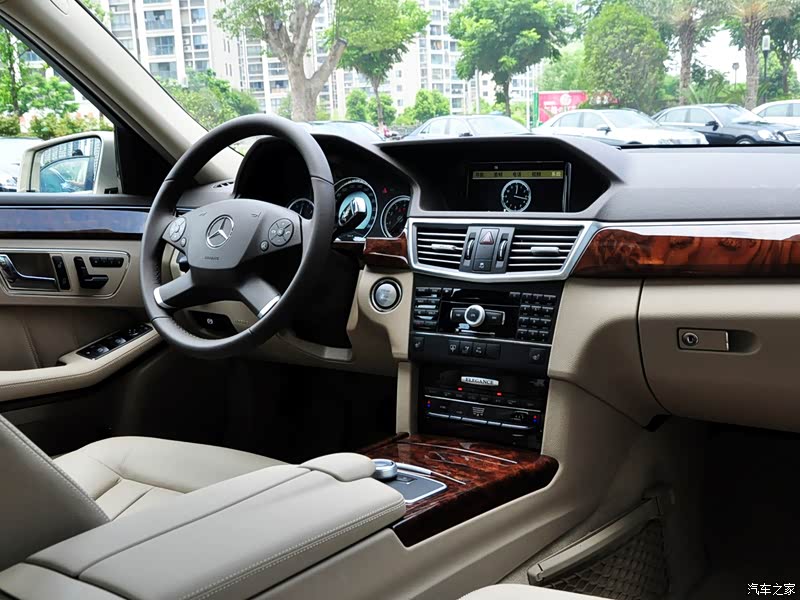 奔驰(进口) 奔驰e级(进口) 2009款 e300 优雅型 钯银 中控方向盘