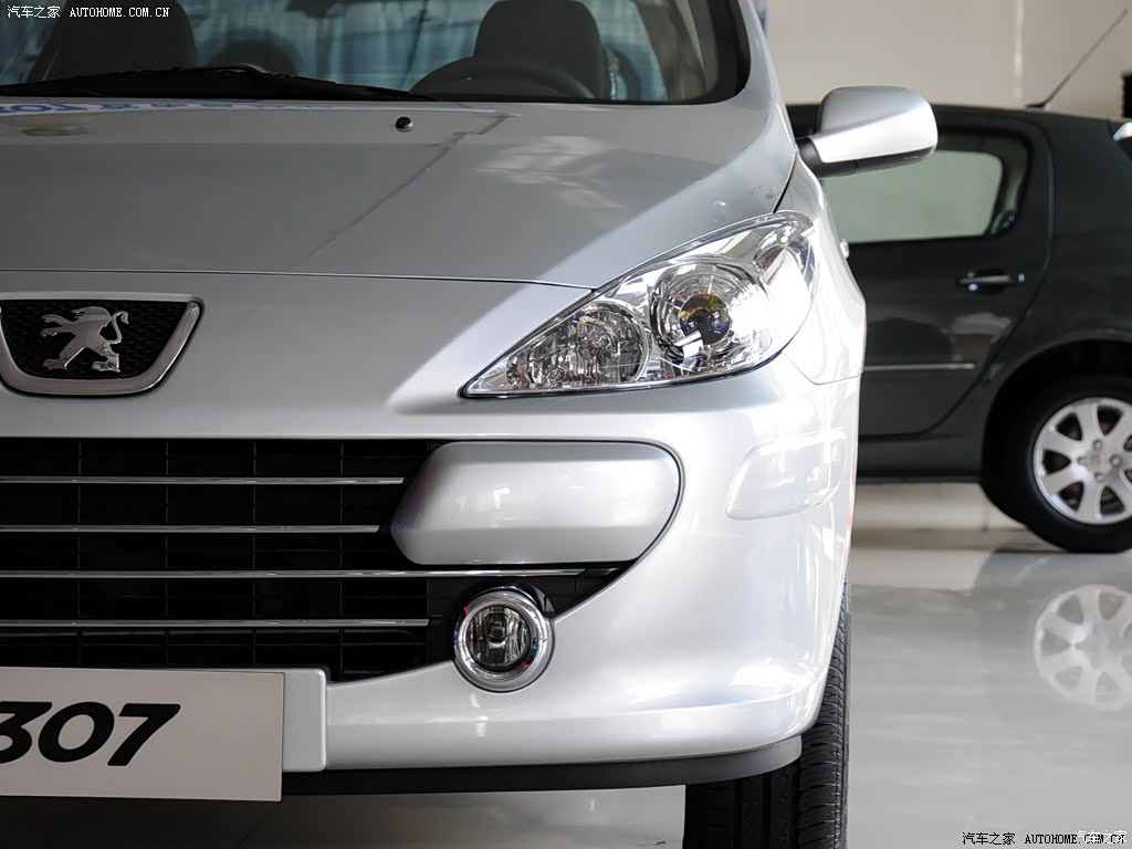 汽车之家>汽车图片>标致>标致307>2010款三厢1.6l手动豪华版>1024_768
