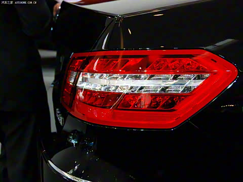 2010�� E 300 L ʱ����