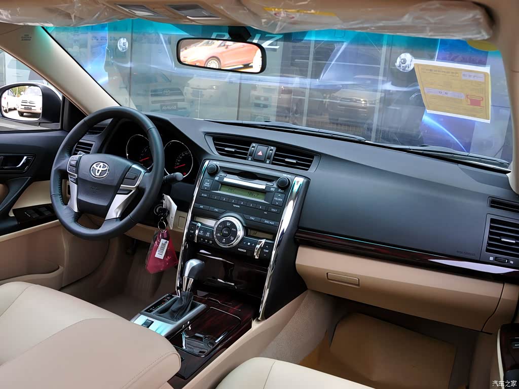 一汽丰田 锐志 2010款 2.5v 风度菁英版 宝石珍珠白色 中控方向盘