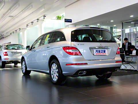 2010�� R 300 L ������