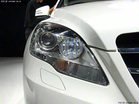 2010�� R 300 L ������