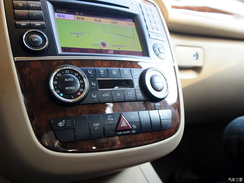 奔驰(进口) 奔驰r级 2010款 r350l 4matic 黑色 中控方向盘