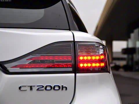 2012�� CT200h F-Sport