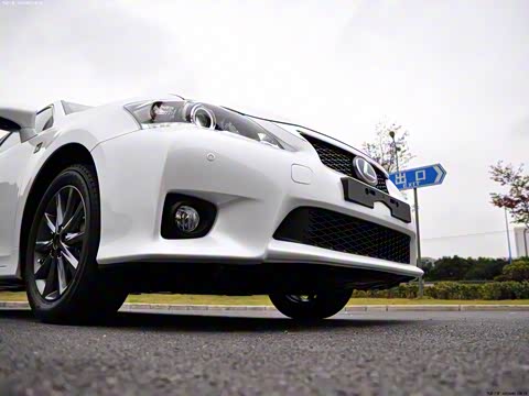 2012�� CT200h F-Sport