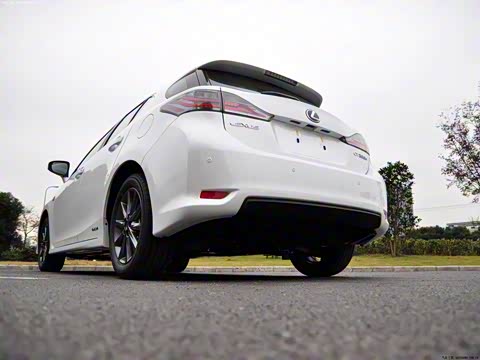 2012�� CT200h F-Sport