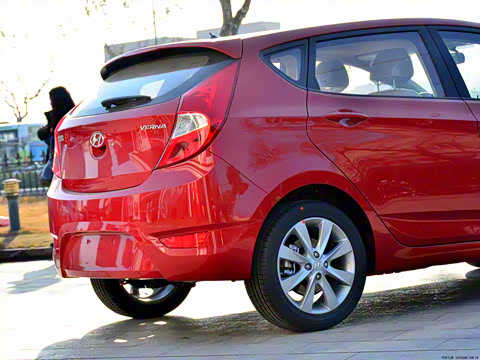 2011�� ���� 1.4L �Զ�������GLS