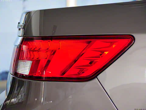 2011�� 2.0L �ֶ���Ӣ��