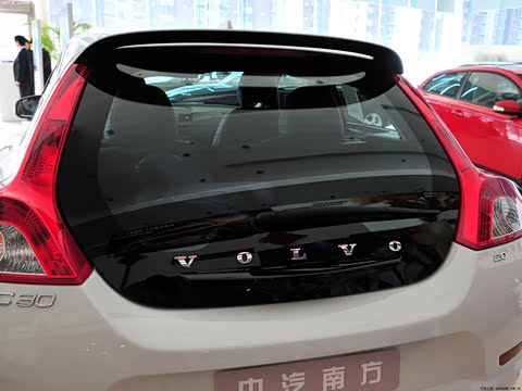 2011�� 2.0 R-Design