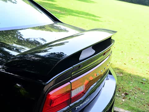 2012�� 6.4L SRT8