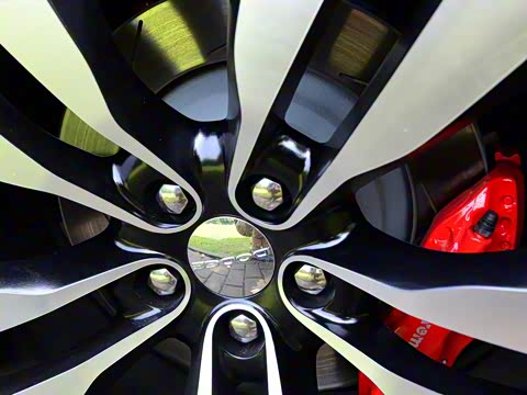 2012�� 6.4L SRT8