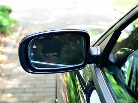 2012�� 6.4L SRT8