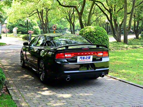 2012�� 6.4L SRT8