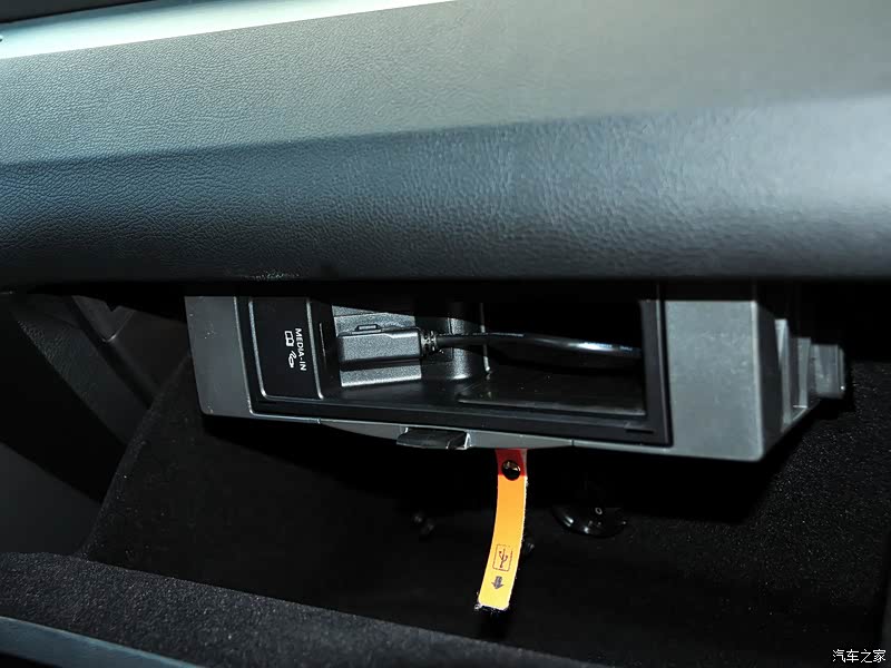 一汽-大众 一汽-大众cc 2011款 2.0tsi 至尊型 中控方向盘